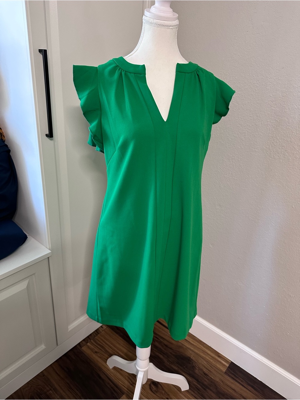 Vince Camuto Bright Green V-Neck Flutter Sleeve Tunic